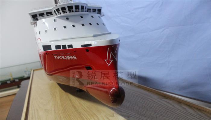 120 M of natural gas cargo ship model